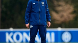 国米将为冲击双冠王而轮换意甲第八年薪的教练加鸡腿在即