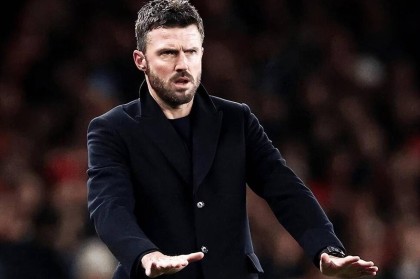 救火9场7胜2平&amp;重返前四！曼联让卡里克转正？名宿力挺但隐忧犹存